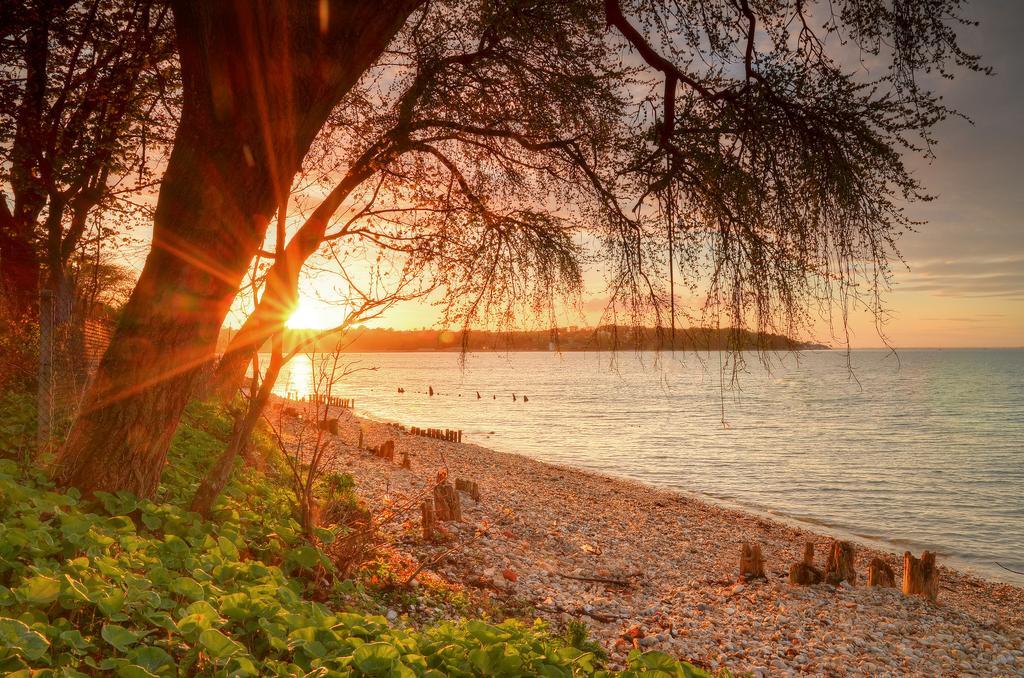 The Crab And Lobster Inn Bembridge Bagian luar foto